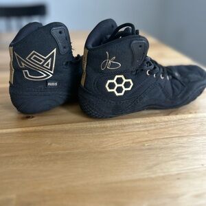 JB1 YOUTH WRESTLING SHOES - ALLISEEISGOLD - Used - Size 5 Men’s